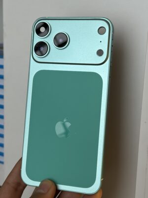 شاصي ايفون 17 برو ماكس لون فيروزي